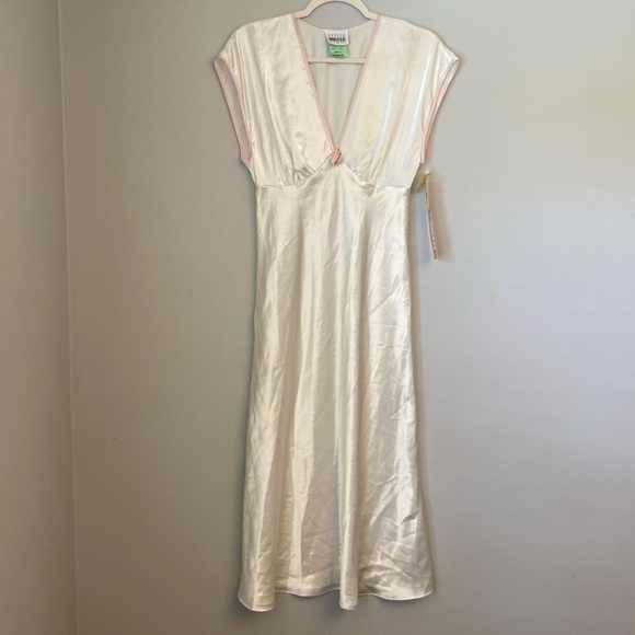 Leslie Fay Other - Vintage Leslie Fay Intimate Satin long  night gown size small NWT